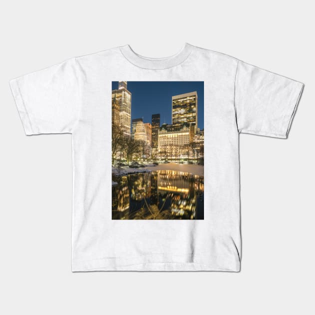 Central Park Night Kids T-Shirt by igjustin